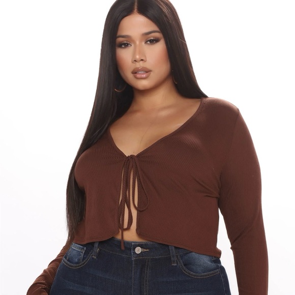 Fashion Nova keep them tied top - Picture 3 of 6